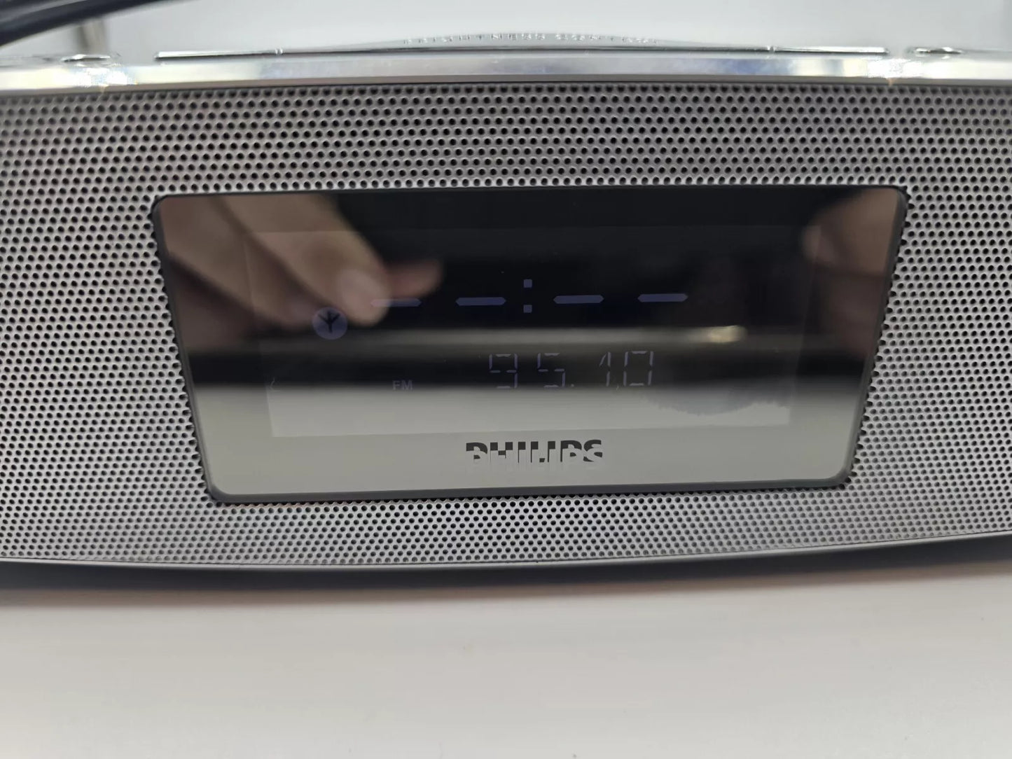 Philips DC291/37 Docking Station iPhone iPod iPad Radio Tuner MP3 Link Alarm EUC
