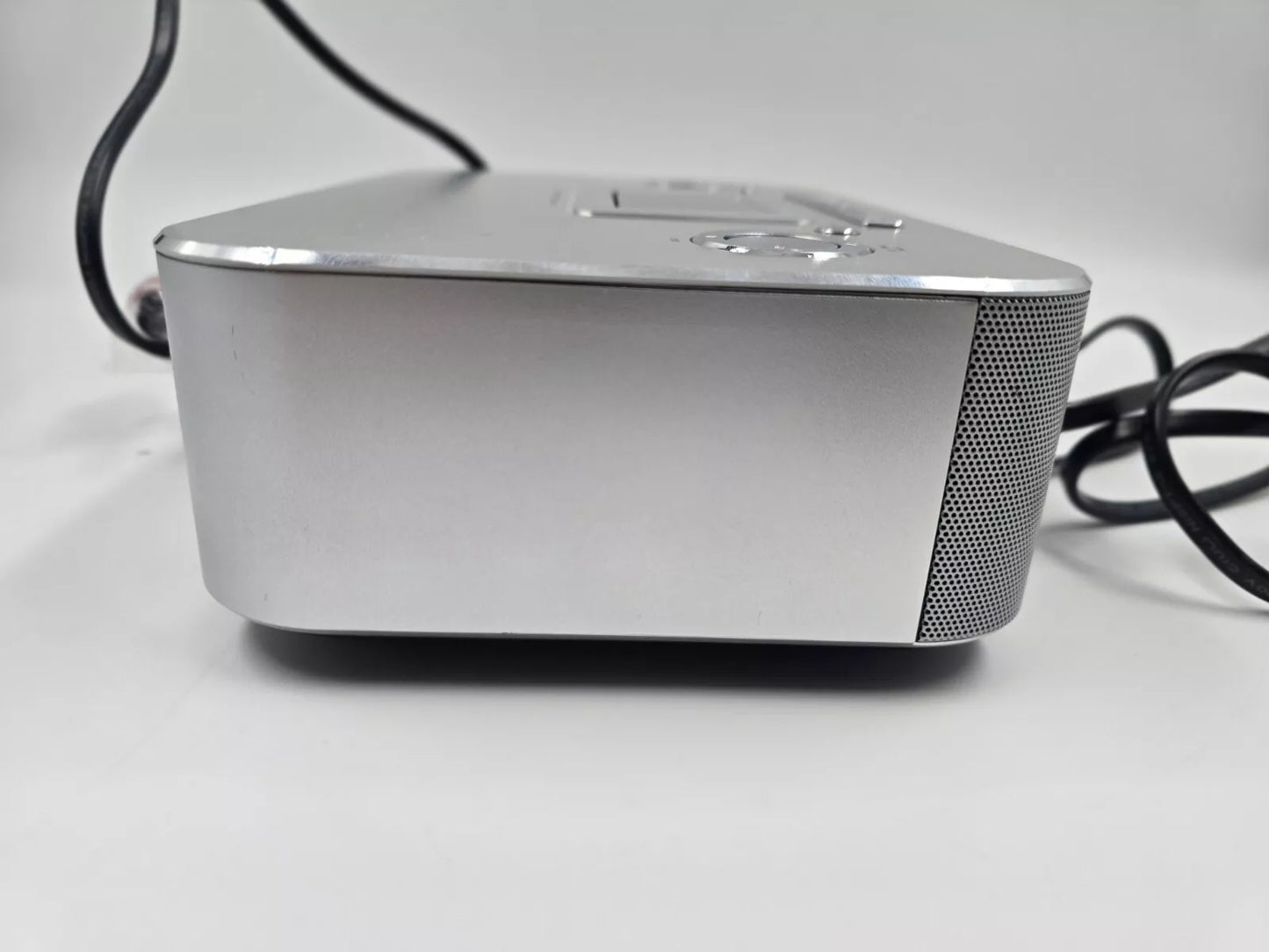 Philips DC291/37 Docking Station iPhone iPod iPad Radio Tuner MP3 Link Alarm EUC